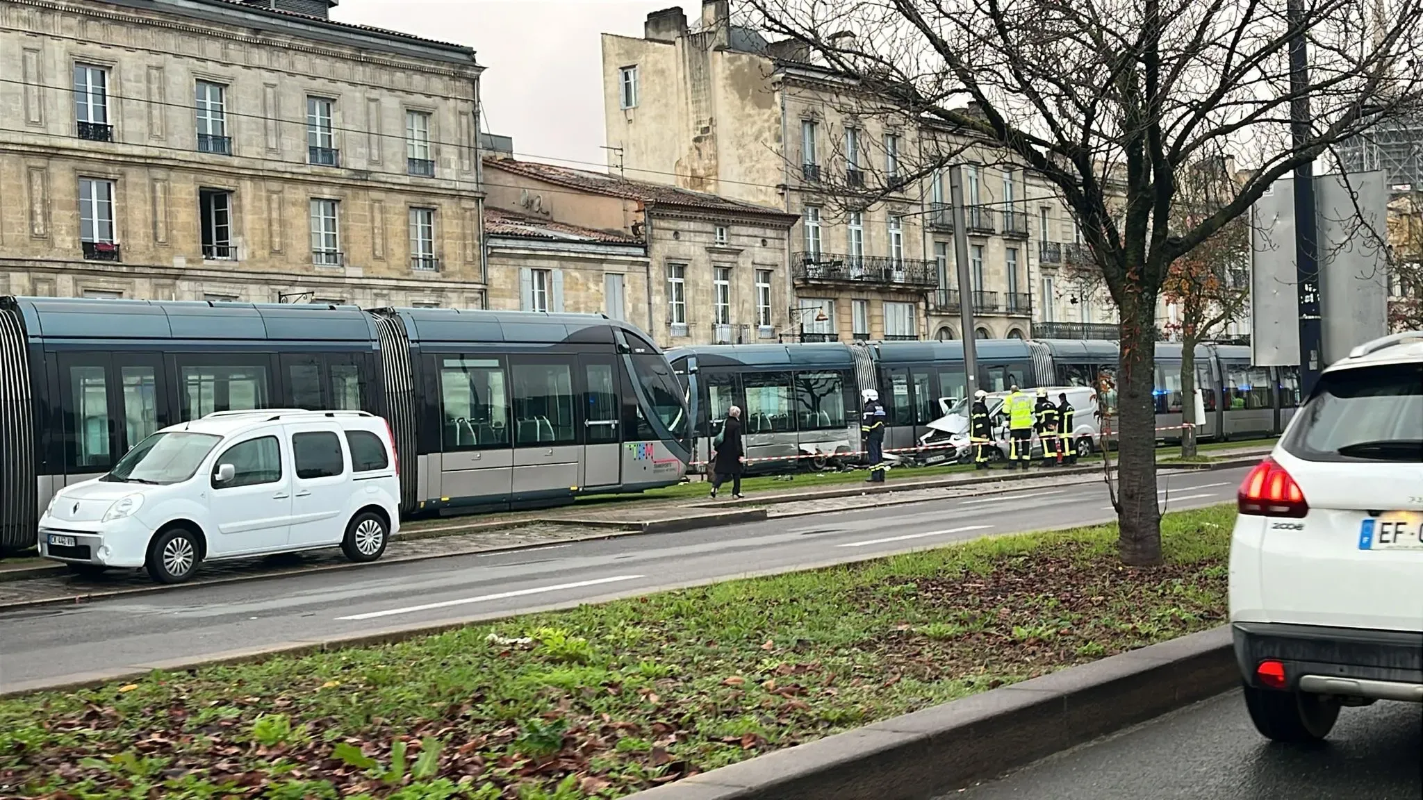 Accident de Tram à Bordeaux : Enquête en Cours sur les Causes de l'Incident