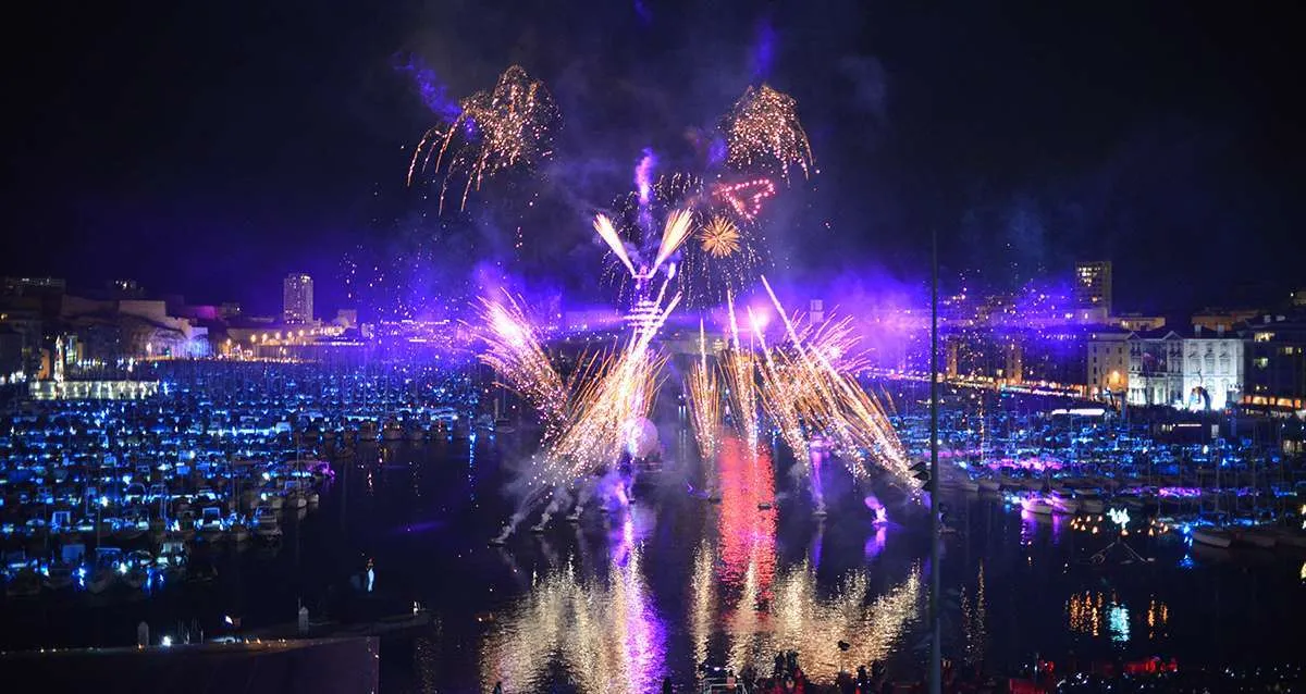 Éclats de Lumière : Le Feu d'Artifice de Marseille enflamme la Nuit !