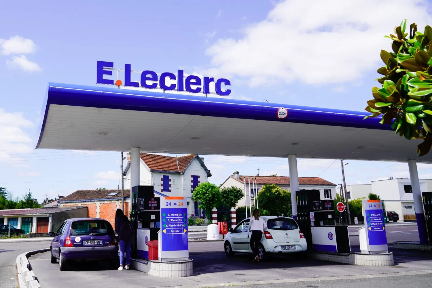 Leclerc Essence : La Révolution des Prix qui Fait Parler en France