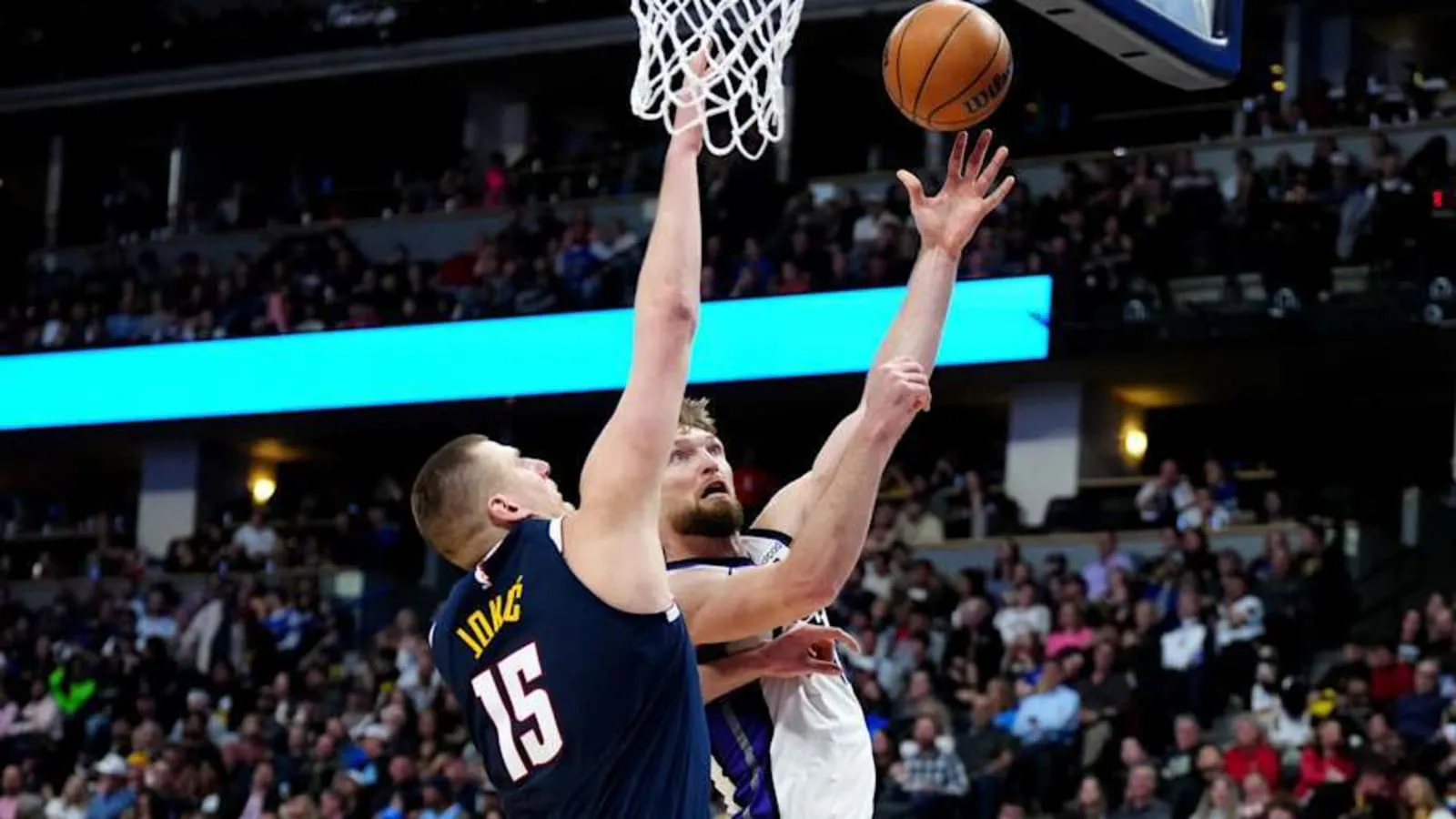 Les Kings et les Nuggets : Duel Épique sur le Terrain !