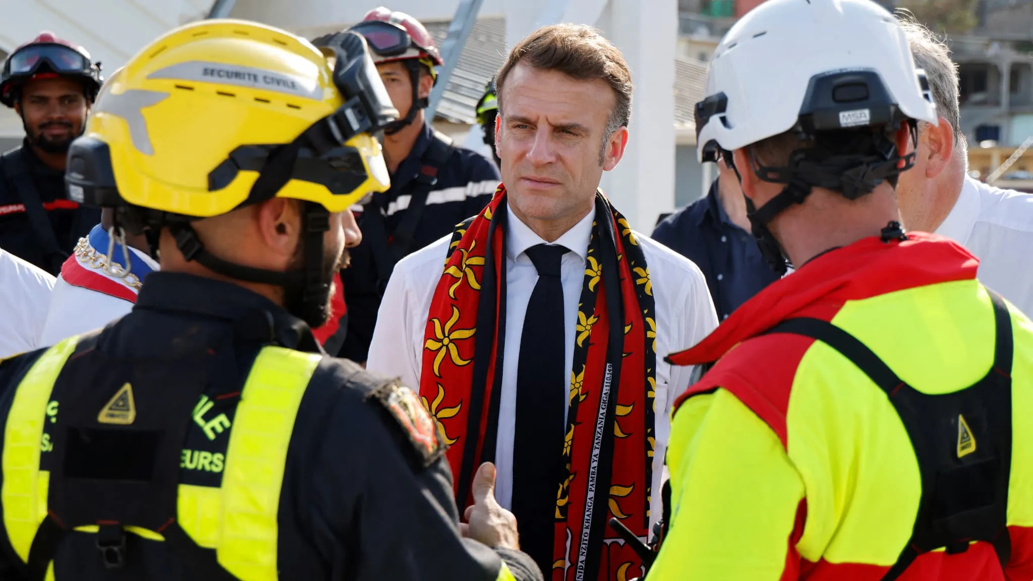 Macron à Mayotte : Promesses de Reconstruction après le Cyclone Chido