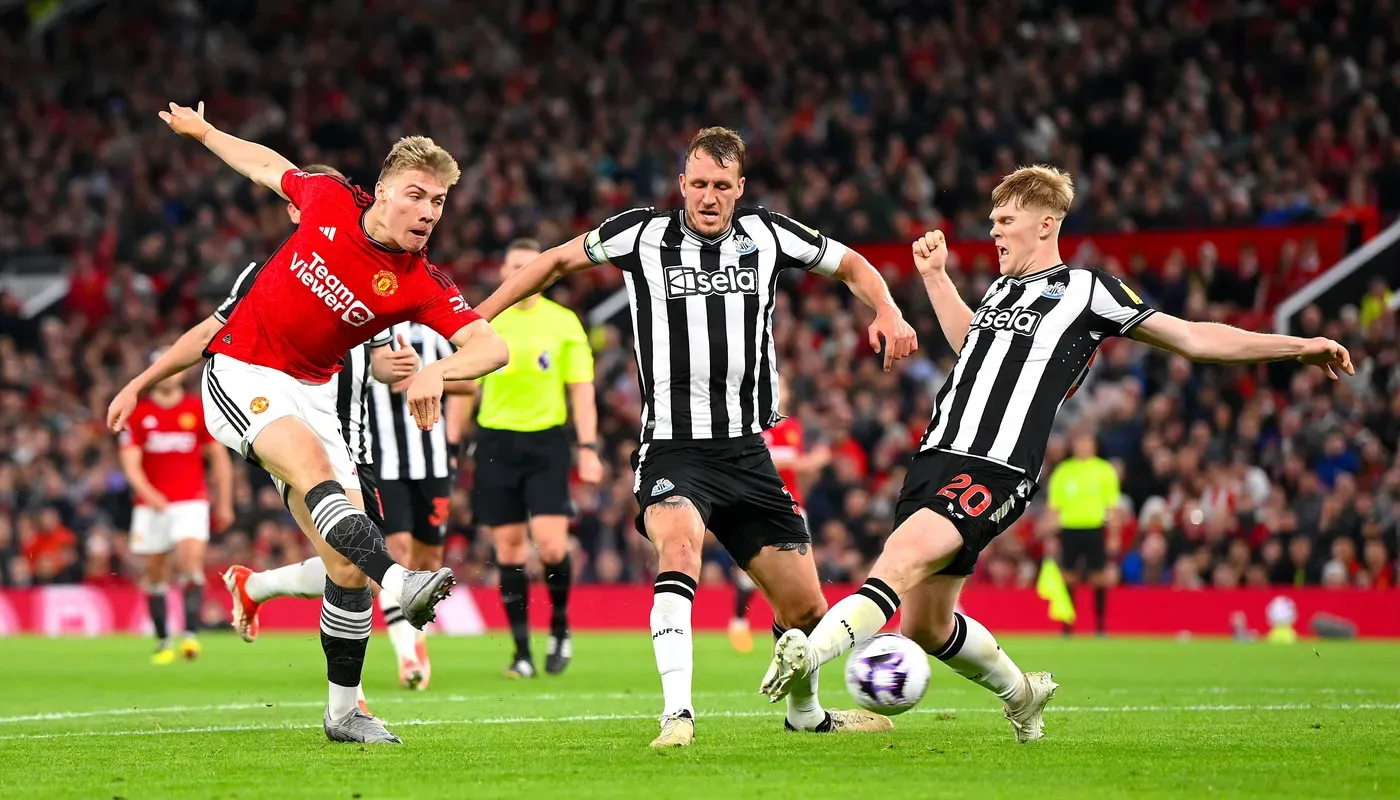 Manchester United vs Newcastle : Duel au Sommet à Old Trafford