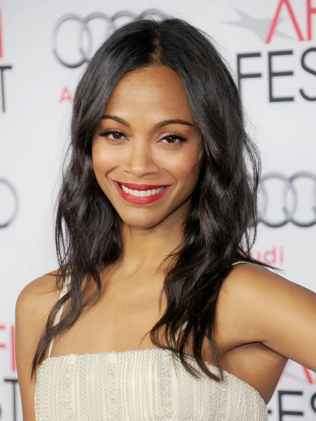 Zoe Saldana : Une icône qui célèbre ses racines latines et brille à Hollywood