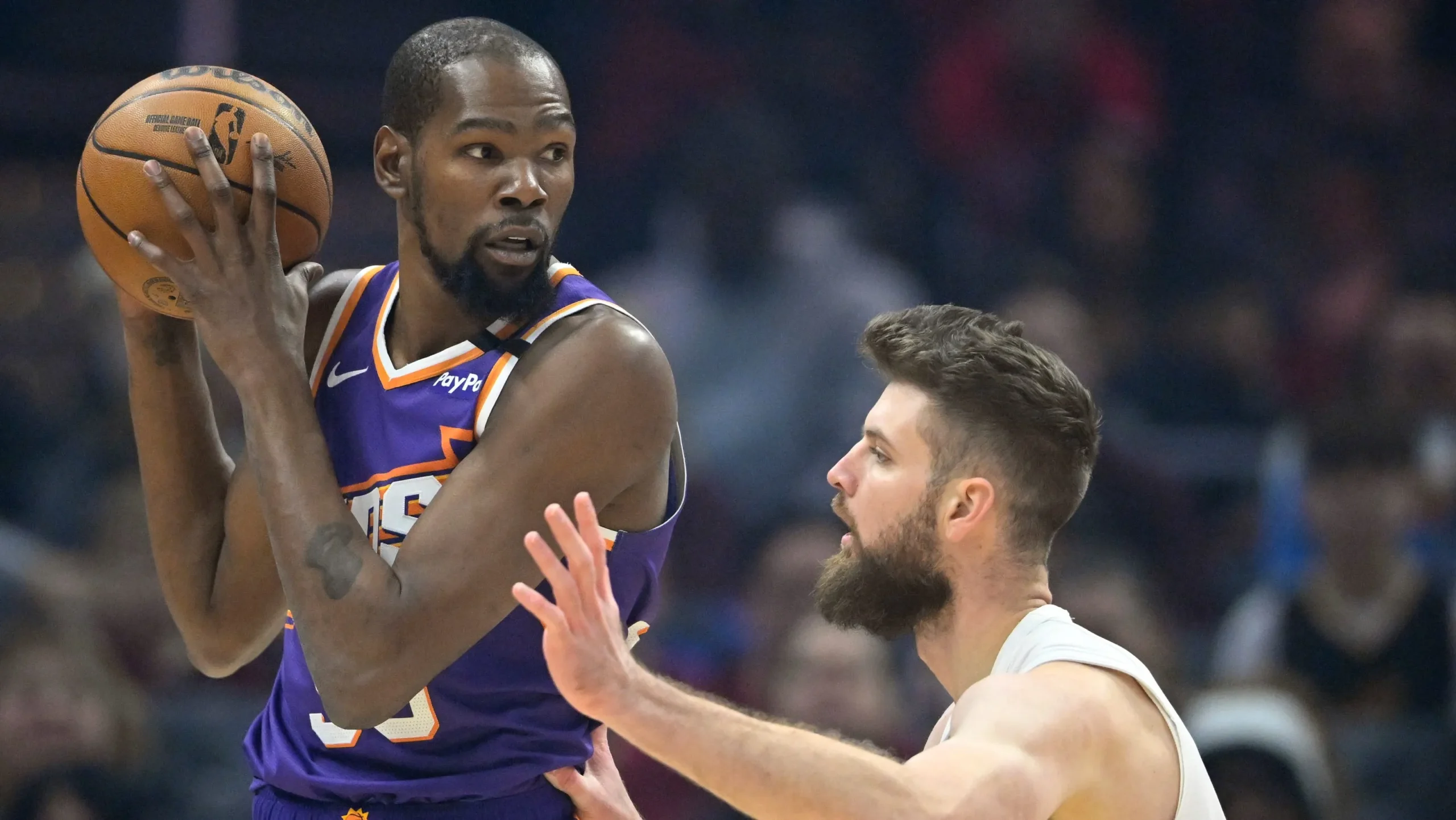 Affrontement Électrisant : Nets et Suns en Quête de Gloire