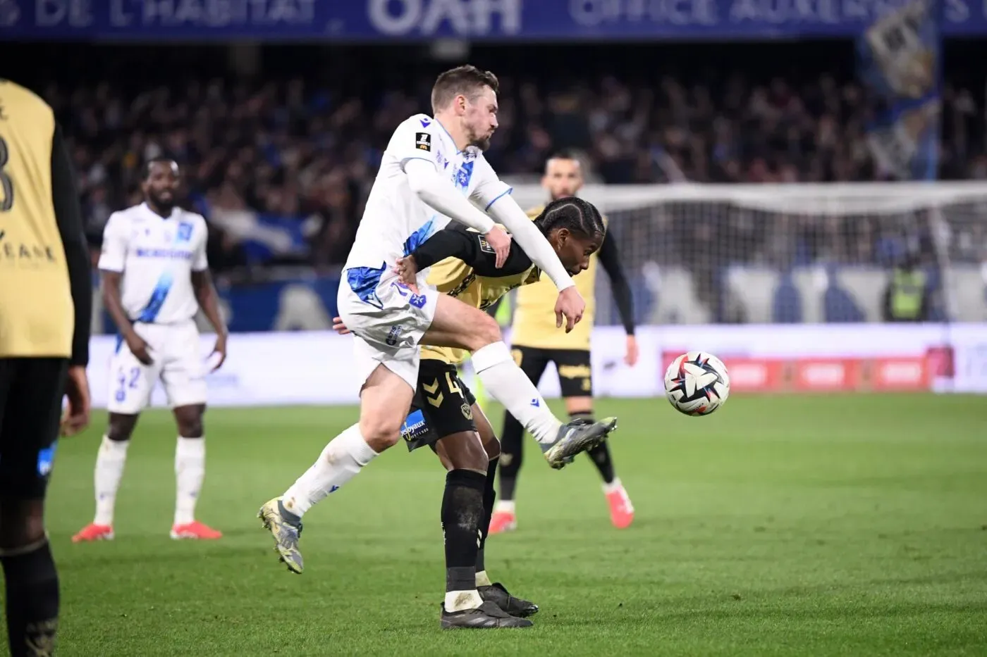 Auxerre et Saint-Étienne : Duel au Sommet de la Ligue 1 !