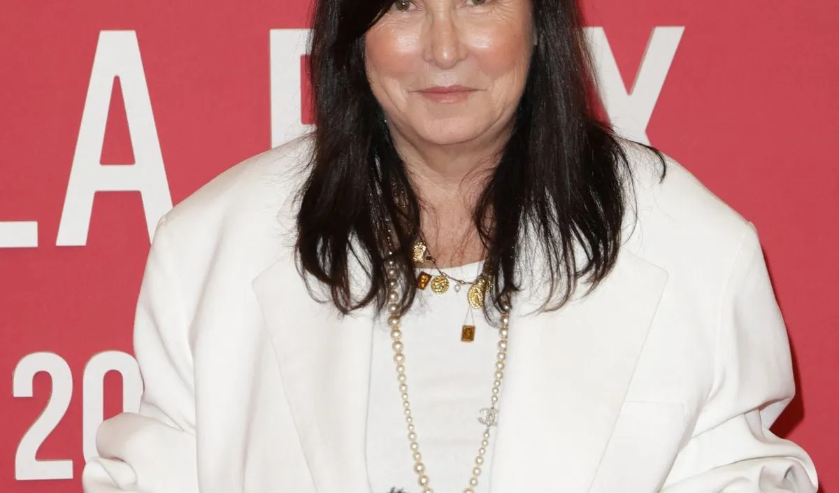 Évelyne Thomas : Retour en force et révélations dans son autobiographie