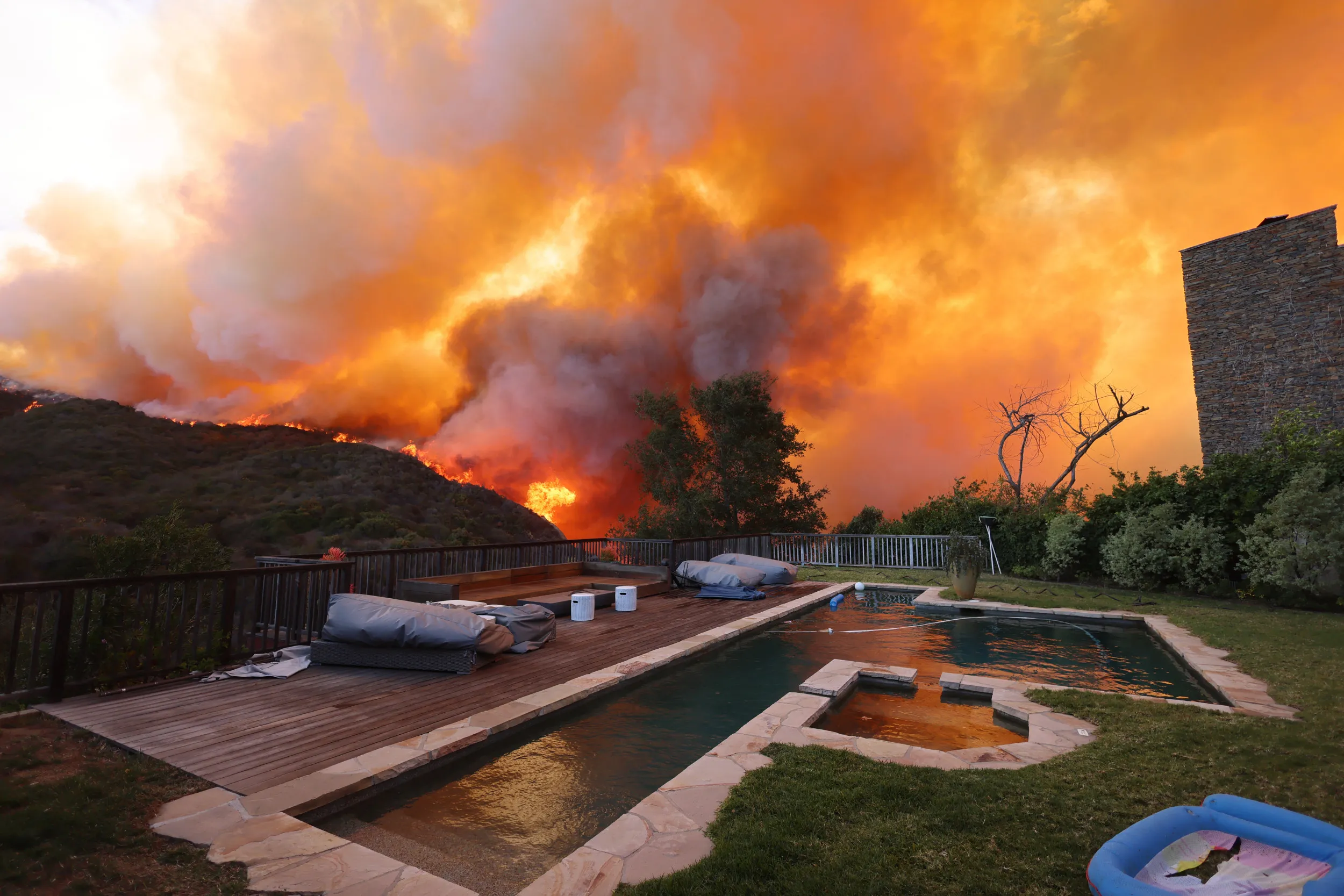 Incendies à Los Angeles : Des flammes dévastatrices menacent la ville