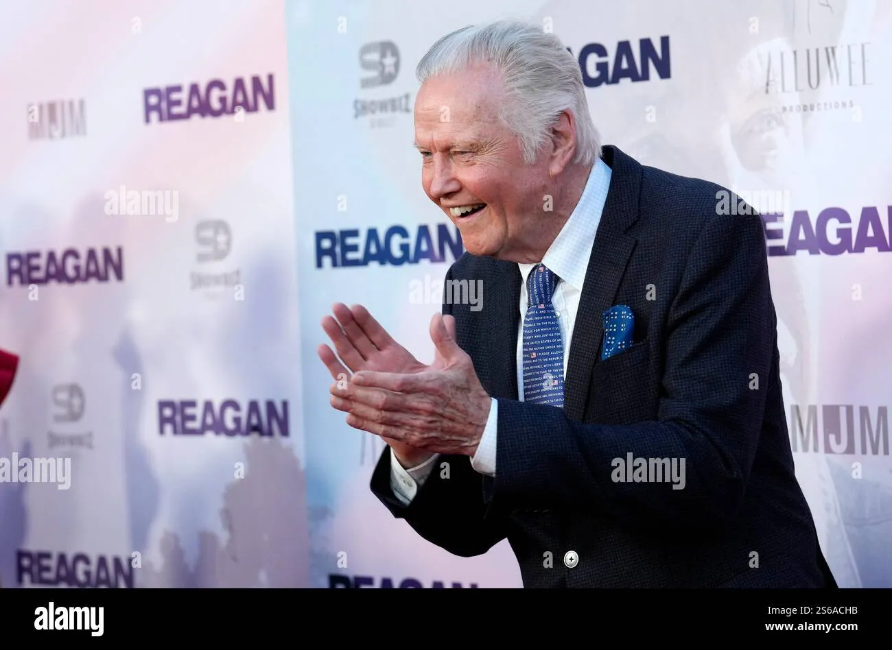 Jon Voight : L'icône du cinéma fait sensation en France !