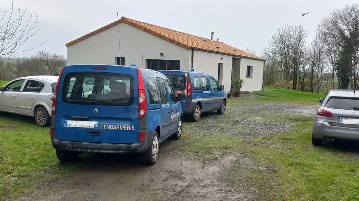 Justine Roche : La Nouvelle Icône de la Scène Française qui Fait Sensation