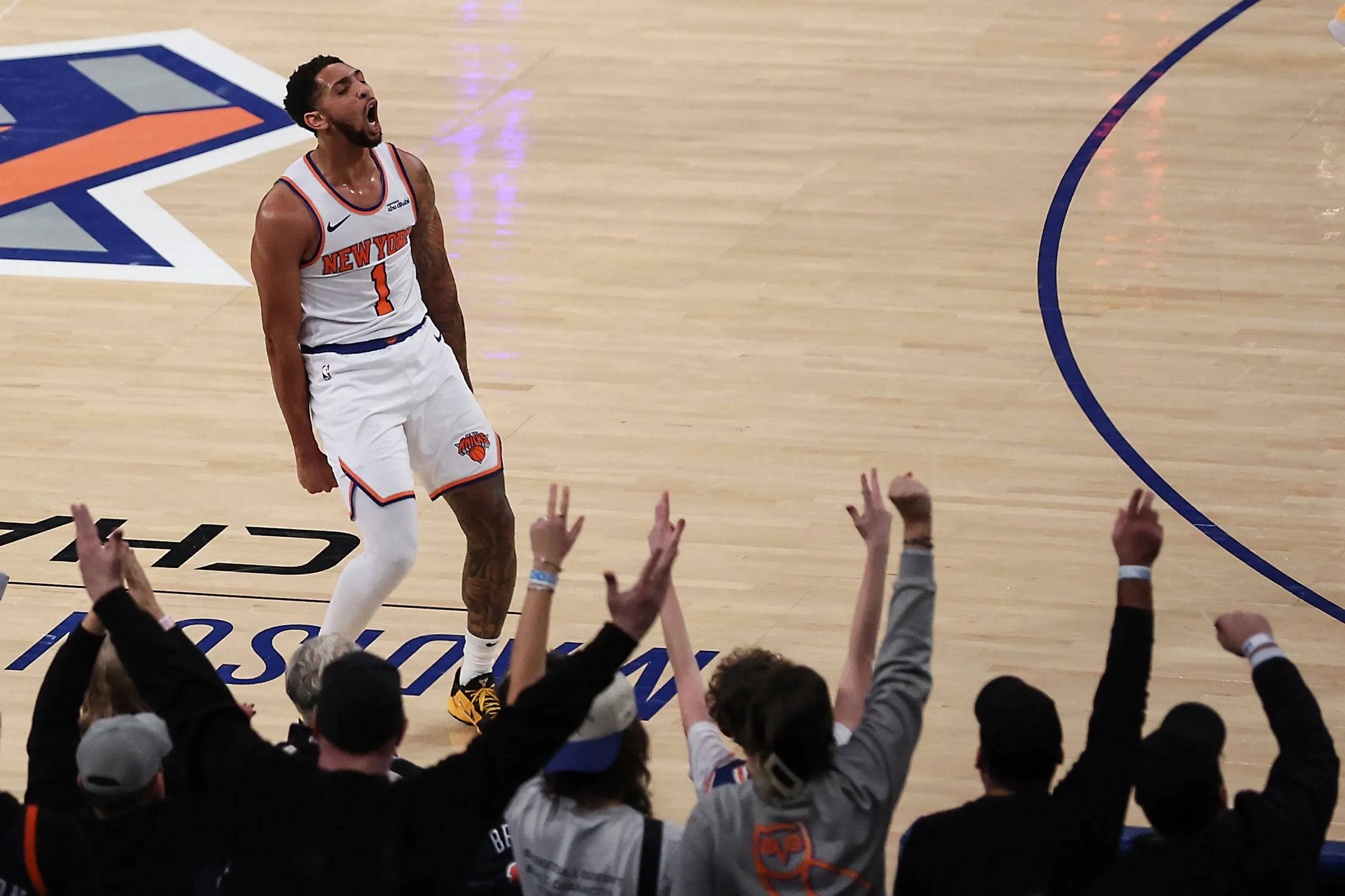 Knicks s'inclinent face aux Hawks : un match palpitant à Atlanta