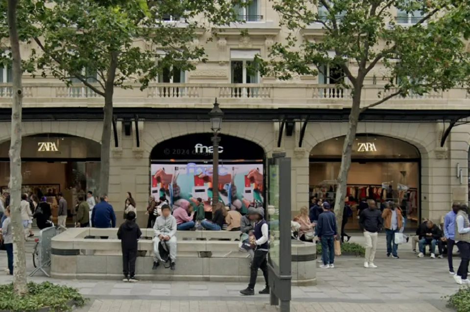 La Grande Braderie de la Fnac des Champs-Élysées : Dernière Chance Avant la Fermeture !