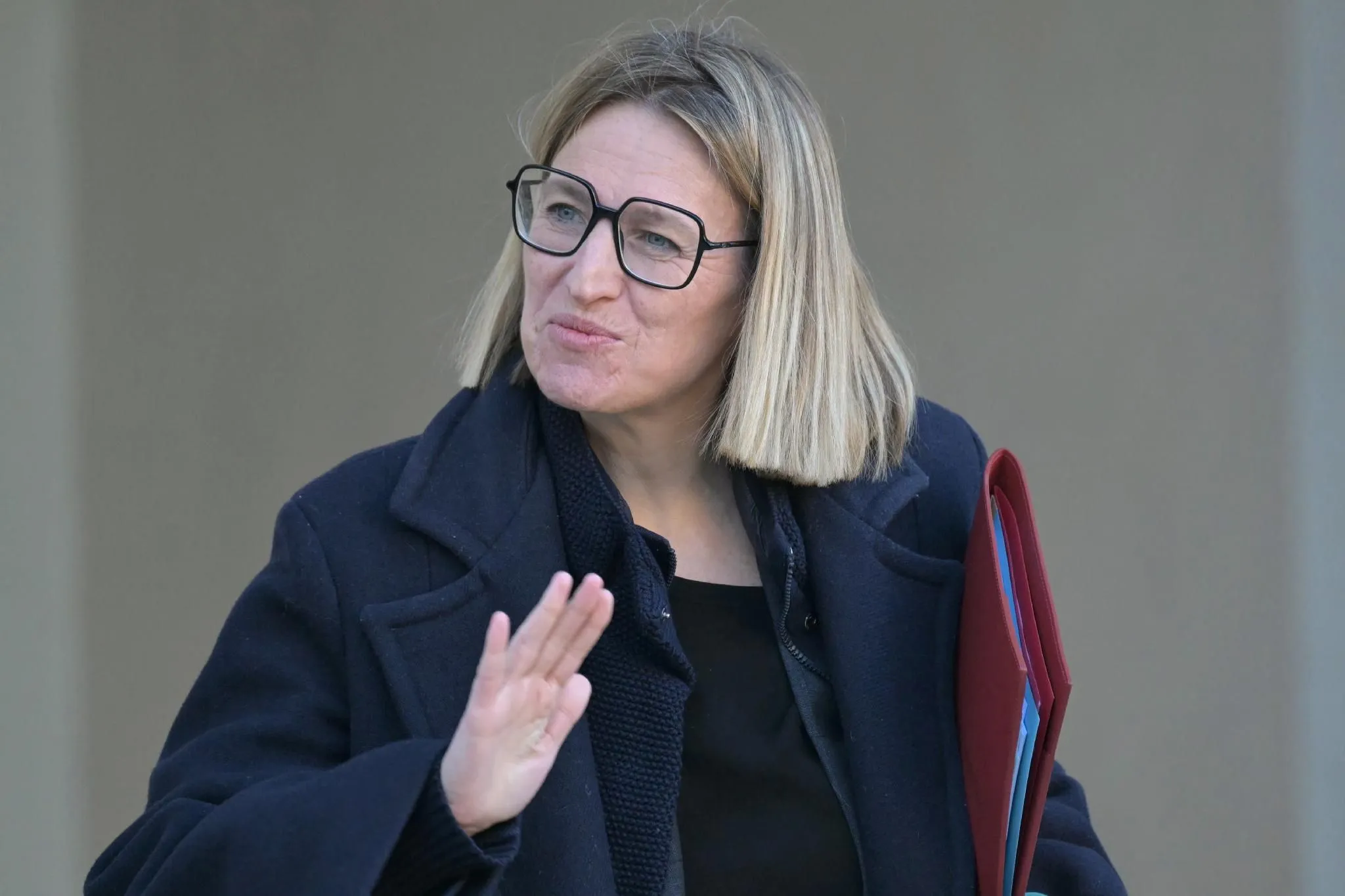Le ministre du travail face aux défis de l'emploi en 2025