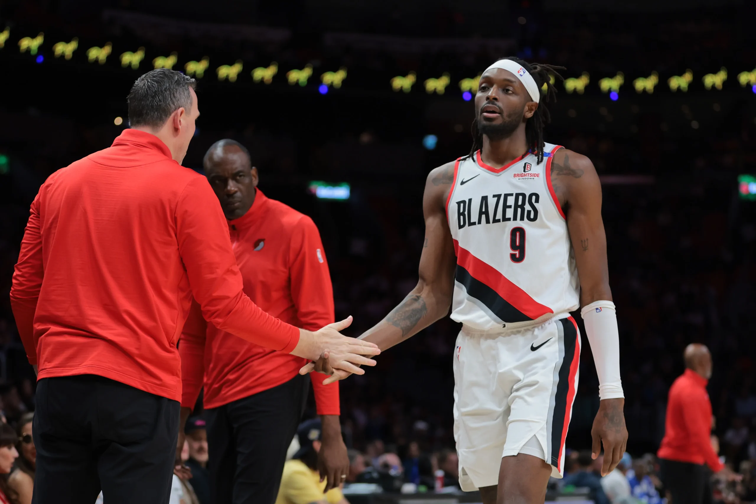Les Hornets s'inclinent face aux Trail Blazers : un match plein de rebondissements
