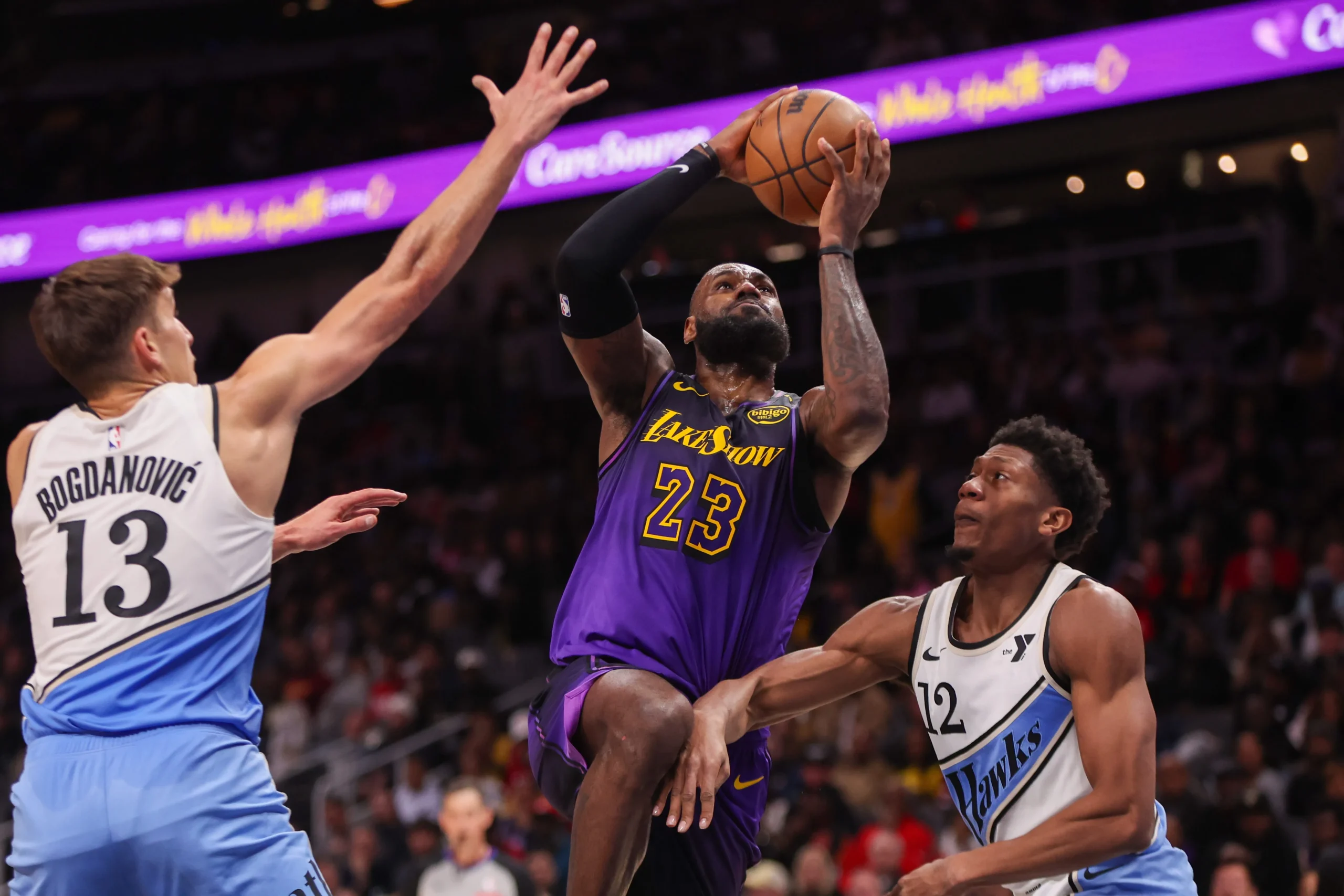 Les Lakers en quête de rédemption face aux Hawks : un choc attendu !
