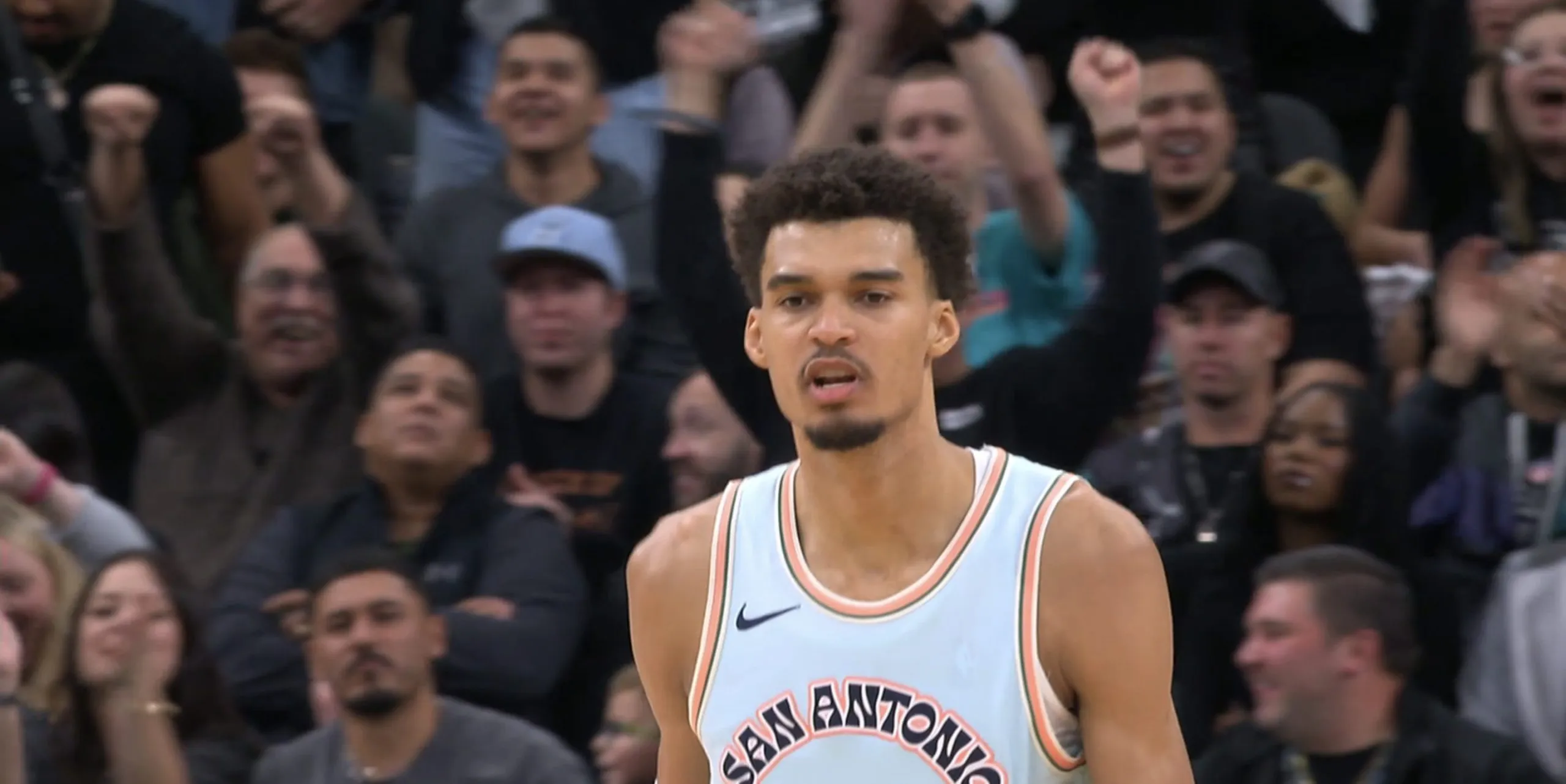 Les Spurs dominent les Pacers à Paris : Wembanyama brille dans son pays natal