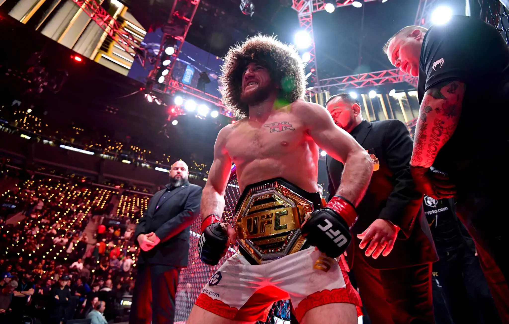 Makhachev écrase Moicano et conserve son titre à l'UFC 311