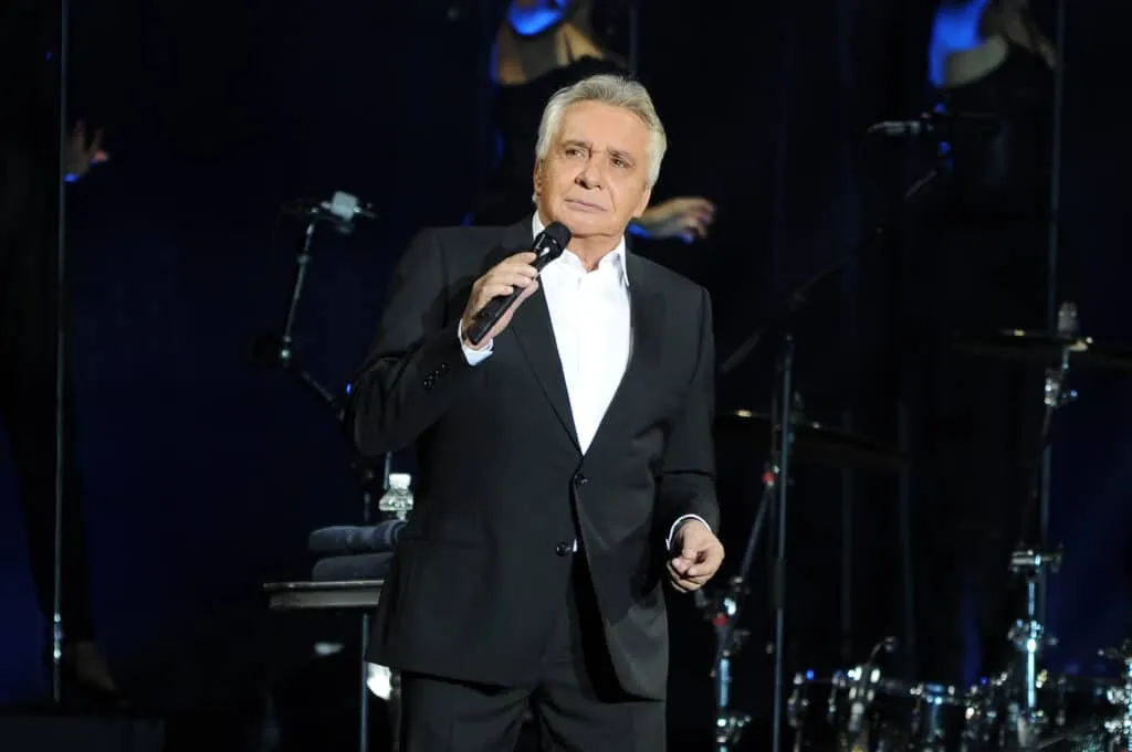Michel Sardou : L'Artiste qui Fait Débat en France
