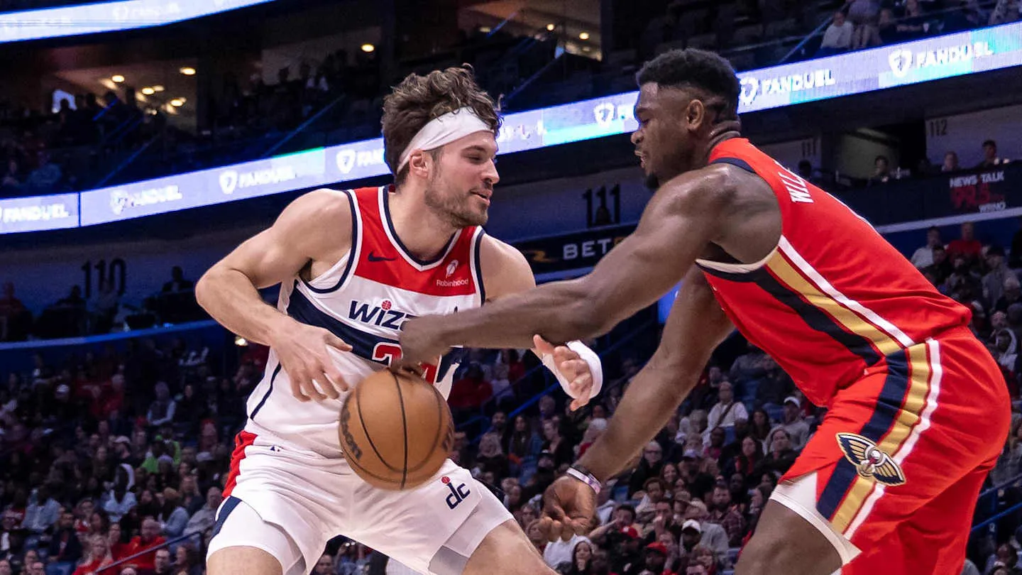 Pelicans enflamment le parquet : CJ McCollum brille face aux Wizards