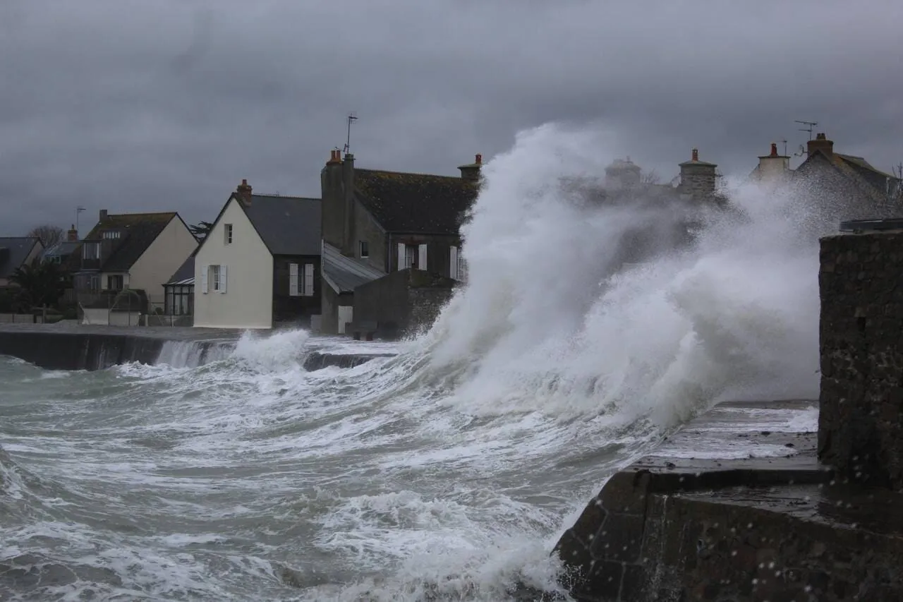 Tempête Éowyn : l'Irlande sous la menace de rafales dévastatrices
