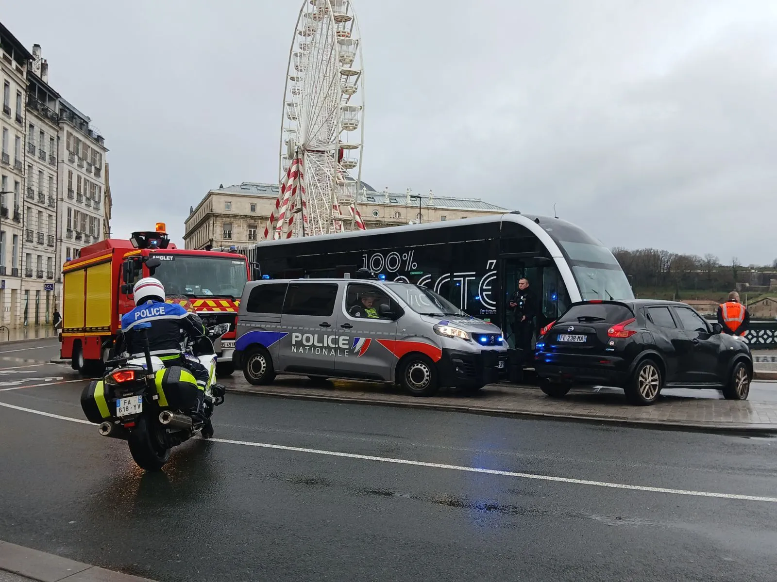 Tragédie à Bayonne : Un piéton percuté par un tram-bus, le trafic paralysé
