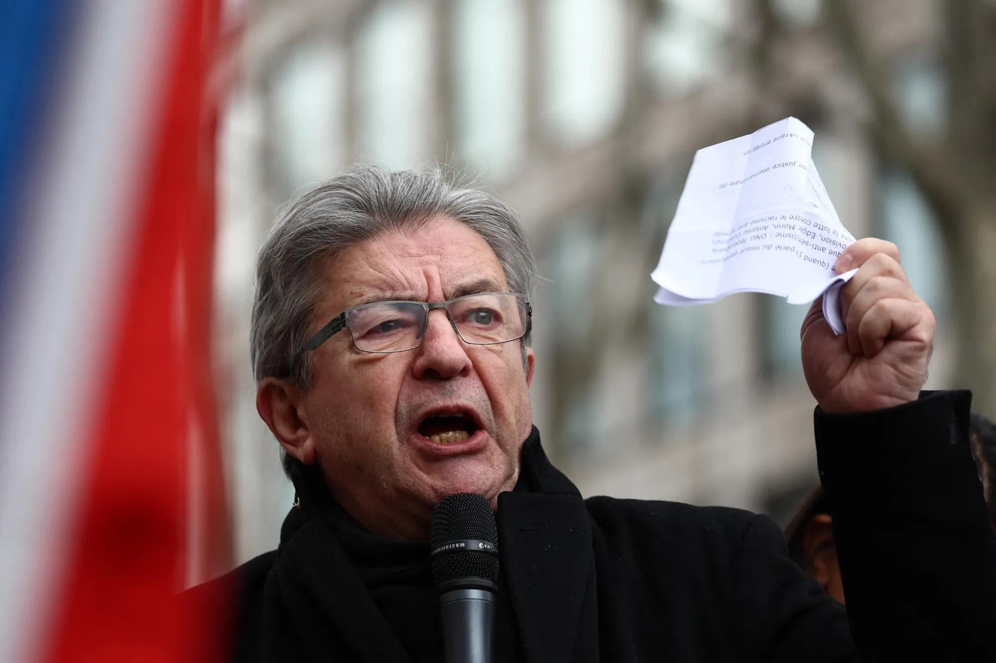 Mélenchon : La voix de la contestation s'élève en France